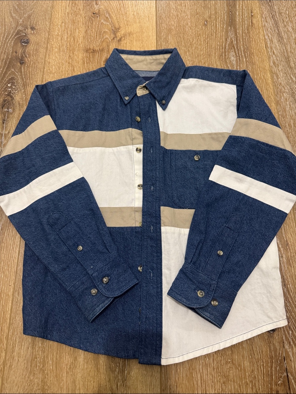 Boys vintage wrangler  Colorblock Button-Down Shirt in Navy, White & Tan